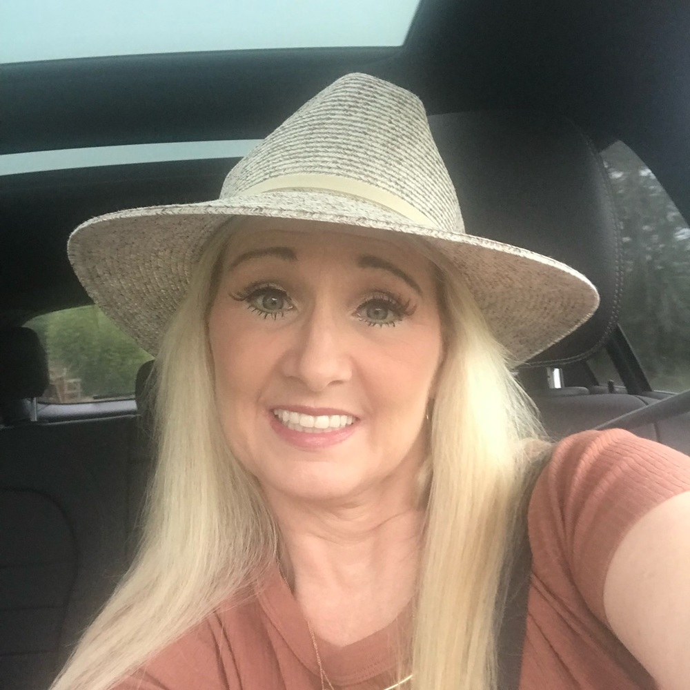 Meet your Posher, Nickie